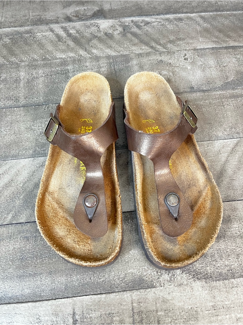 Birkenstock Gizeh thong sandals in a brown oiled leather Sz 6.5 women’s